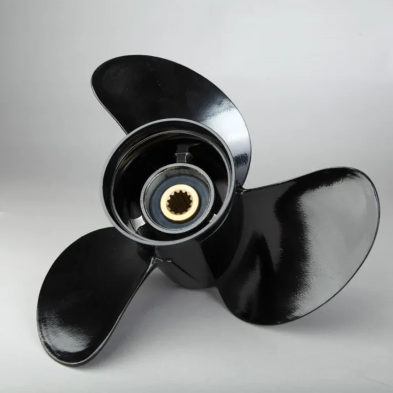 Båtpropeller för Suzuki, stigning 15 tum